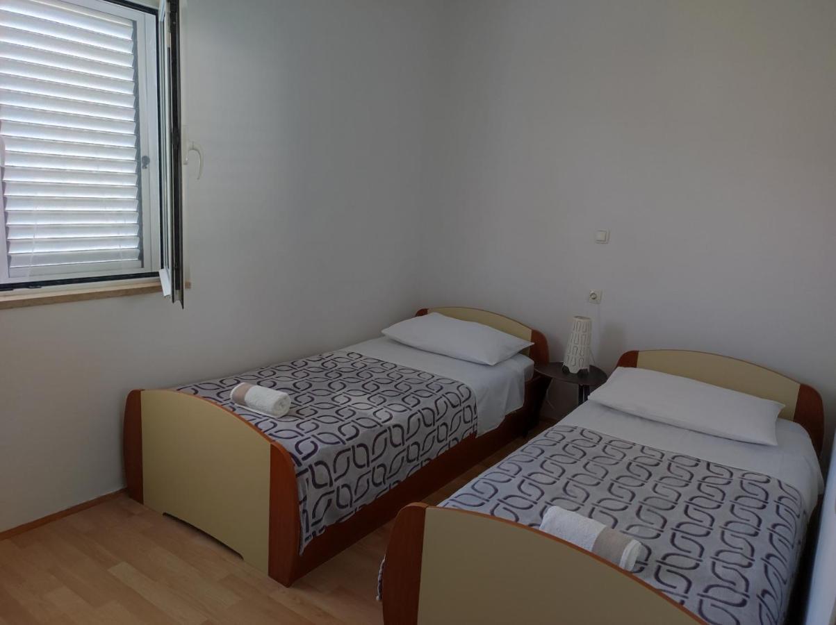 Apartments Kampor Damira Rab Town Eksteriør billede
